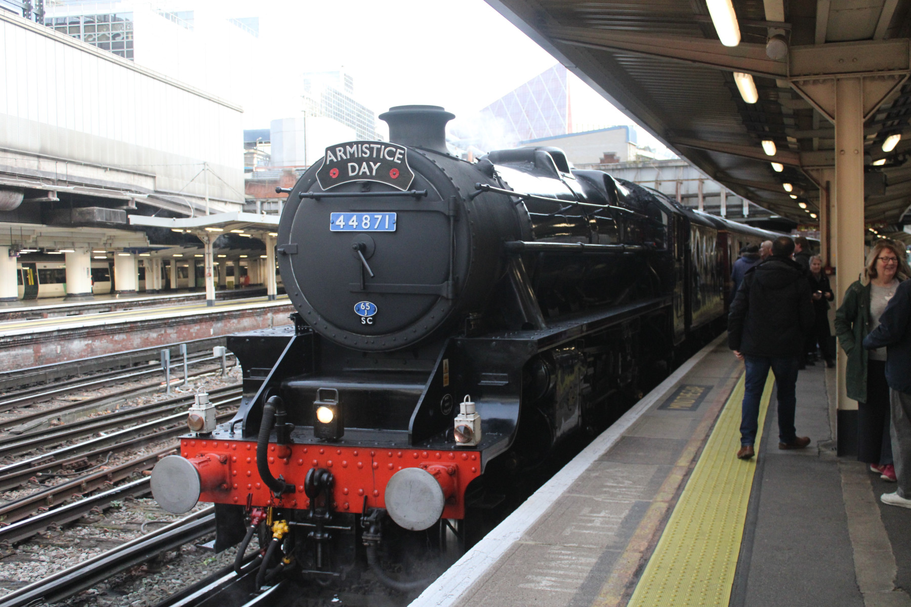 Photo of 44871 steam at London Victoria — trainlogger