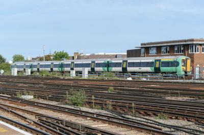 377425 at Clapham Junction. &copy; llamafish