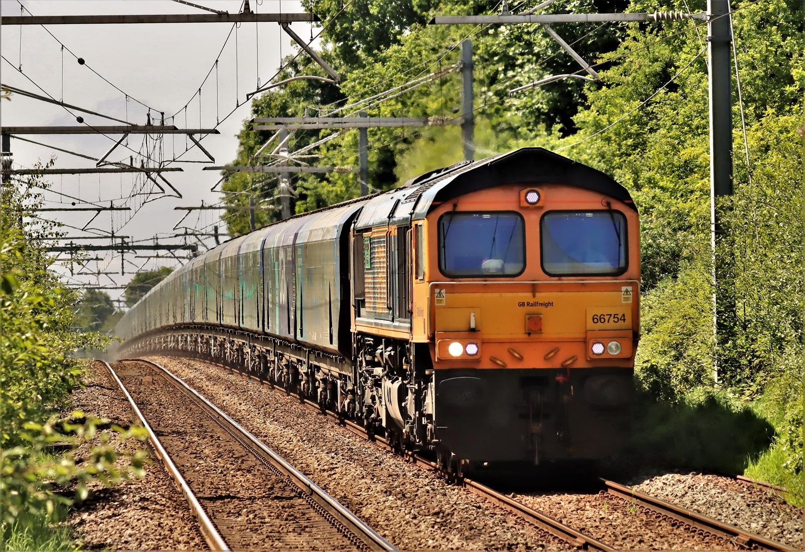 Photo of 66754 at Bryn — trainlogger