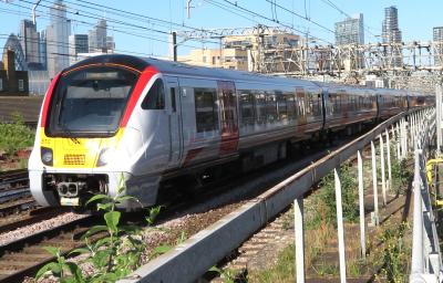 720510 at Bethnal Green. &copy; Geoff
