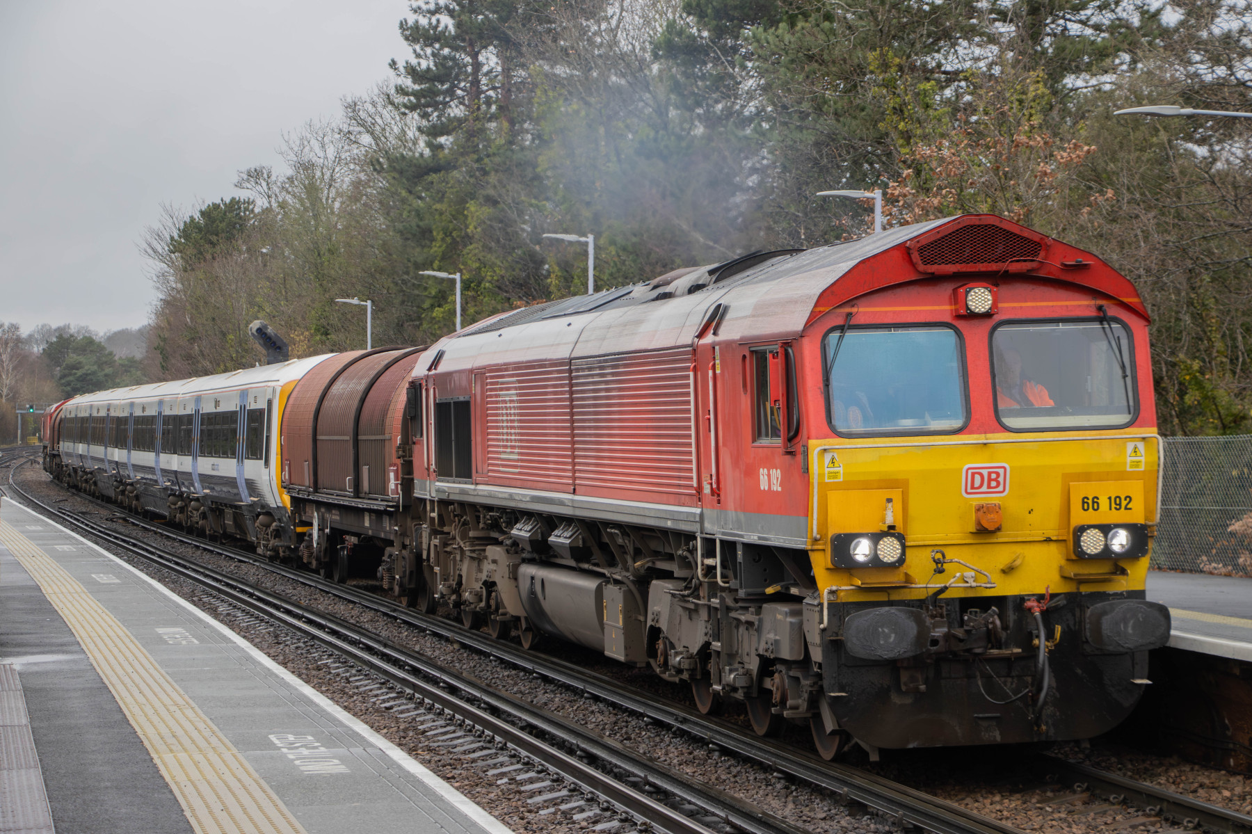 Photo of 66192, 465045 and 66185 at Chislehurst — trainlogger