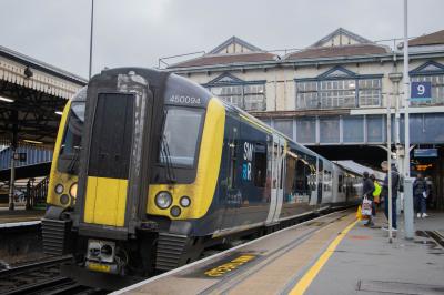 450094 at Clapham Junction. &copy; Zain