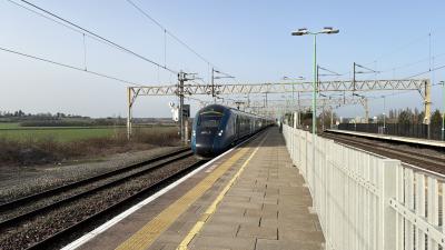 805003 at Cheddington. &copy; Luivery