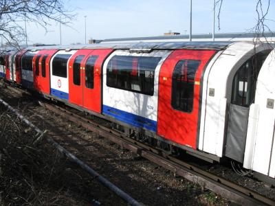 LU92218 at Hainault LU depot. &copy; Byron5574