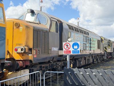 37602 at Barrow Hill. &copy; Luivery