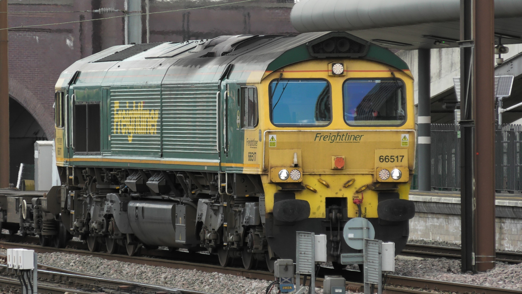 Photo of 66517 at Doncaster — trainlogger
