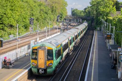377404 at Wandsworth Road. &copy; Zain