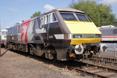 91117 at Barrow Hill. &copy; Gary37401