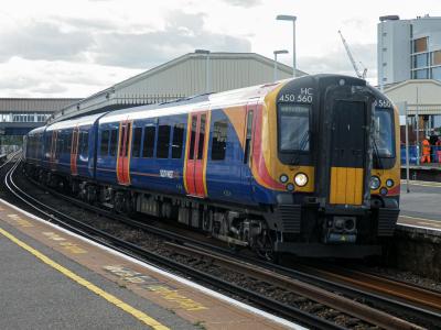 450560 at Clapham Junction. &copy; llamafish