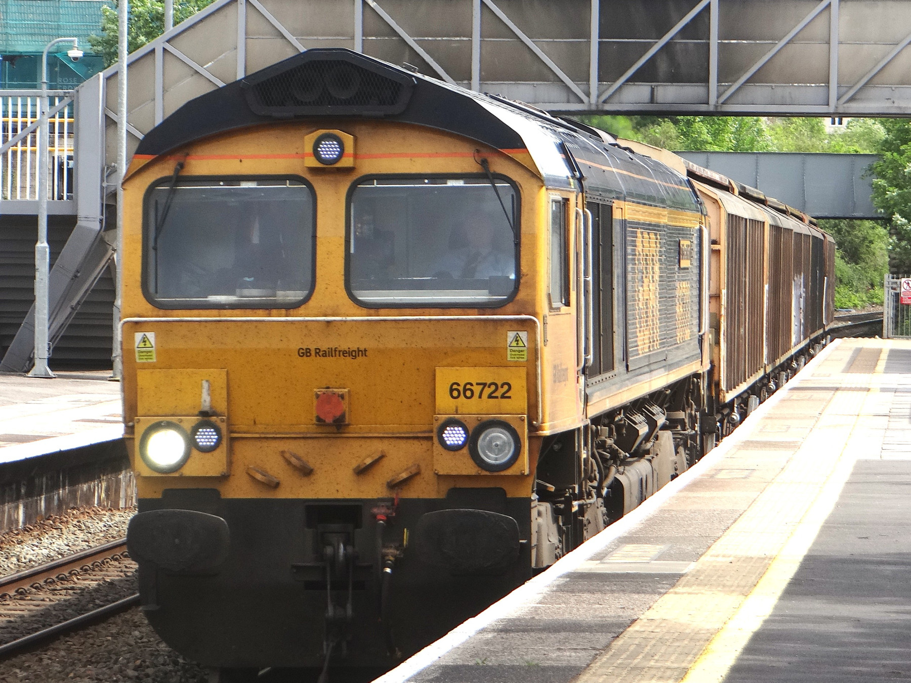 Photo of 66722 at Trowbridge — trainlogger