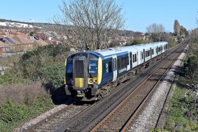 photo of 450040 at Portchester