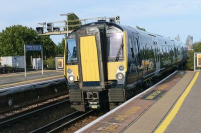 458405 at Clapham Junction. &copy; llamafish