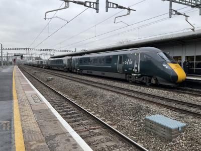 800004 at Swindon. &copy; Pistolpete008