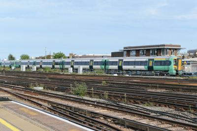 377153 at Clapham Junction. &copy; llamafish