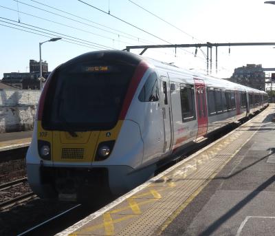 720109 at Bethnal Green. &copy; Geoff