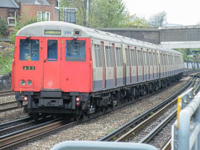 LU5111 at Dollis Hill. &copy; llamafish