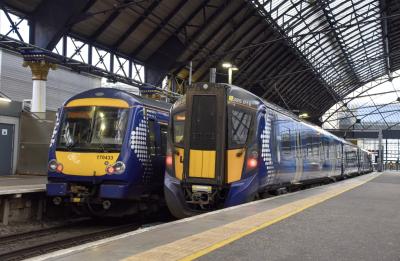 385016,170433 at Glasgow Queen Street High Level. &copy; Brodie
