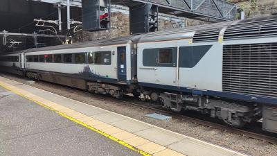 42277 coach at Glasgow Queen Street. &copy; Geoff