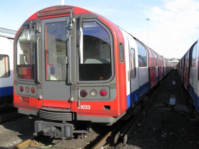 LU91033 at Hainault LU depot. &copy; Byron5574