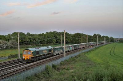 66613 at Winwick. &copy; stevexos