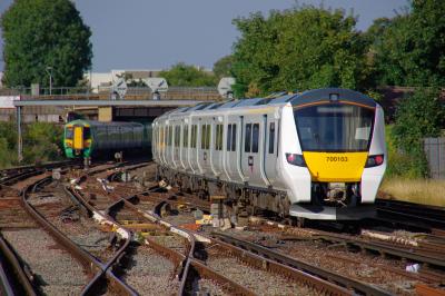700103 at East Croydon. &copy; Shotts