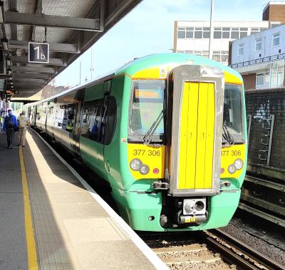 377306 at Tonbridge. &copy; Geoff
