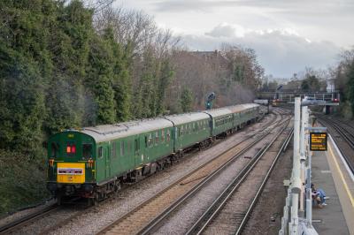 1013 at Wandsworth Road. &copy; Zain