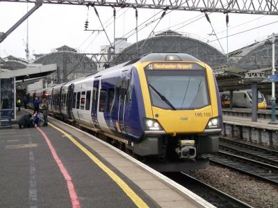 195102 at Manchester Piccadilly. &copy; Gary37401