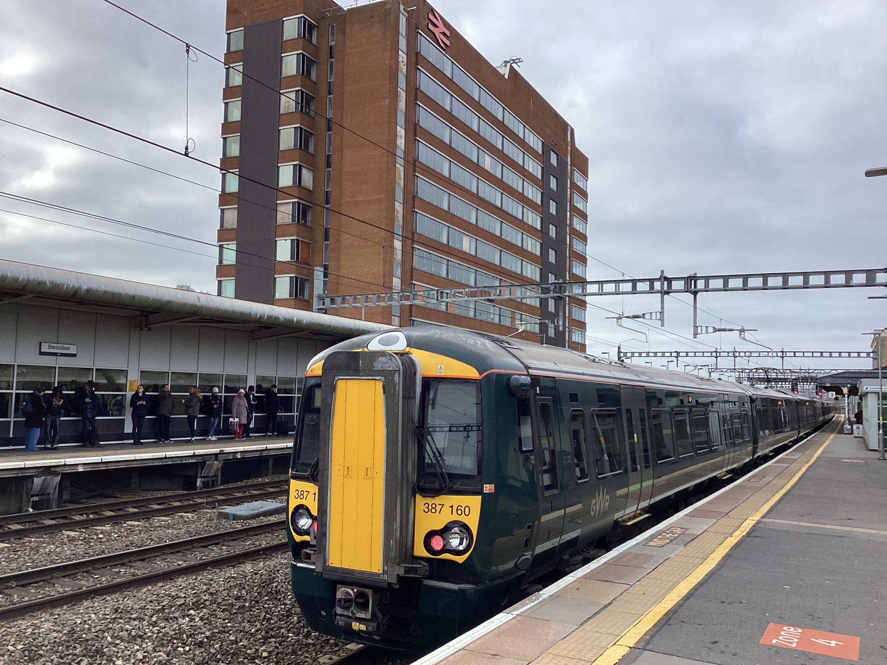 Photo of 387160 at Swindon — trainlogger