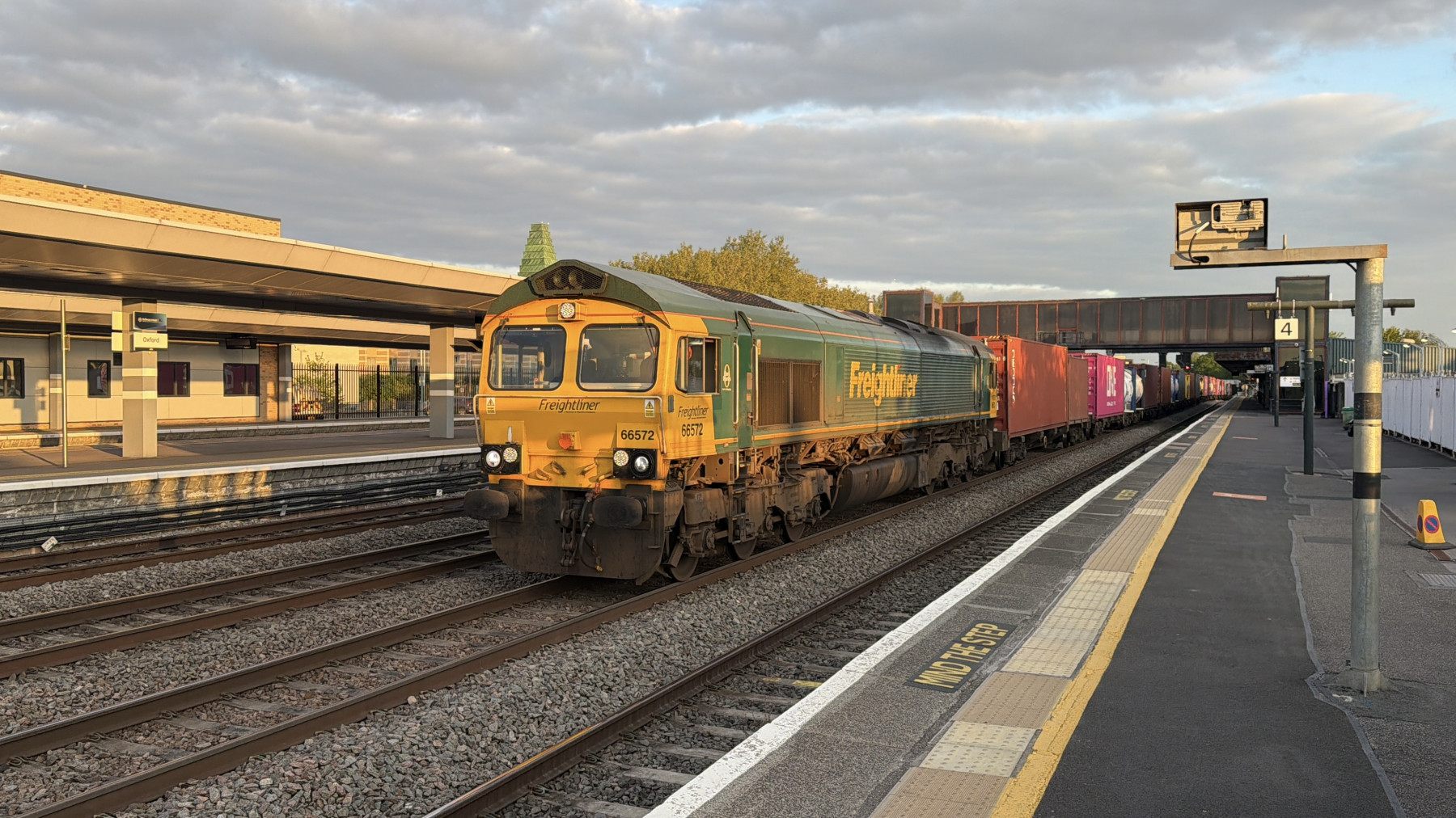 Photo of 66572 at Oxford — trainlogger