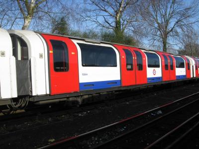 LU92064 at Loughton (LU). &copy; Byron5574
