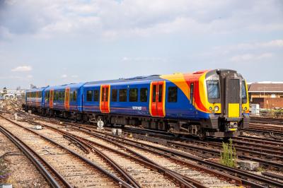 450034 at Clapham Junction. &copy; trainlogger