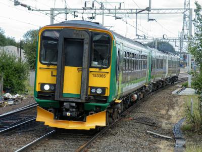 153365 at Bescot. &copy; llamafish