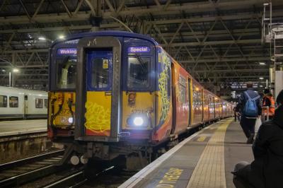 5721 at London Waterloo. &copy; Zain