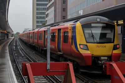 707008 at Reading. &copy; Harry Bennellick