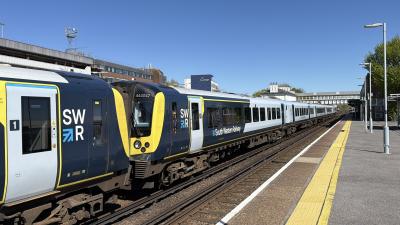 444042 at Eastleigh. &copy; Luivery