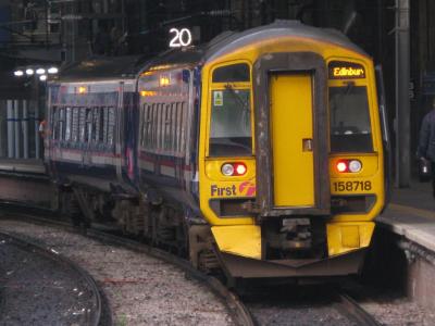 158718 at Edinburgh Waverley. &copy; Byron5574