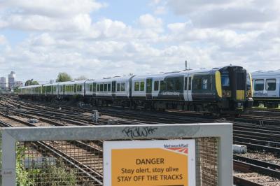 photo of 450125 at Clapham Junction
