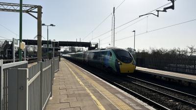 390121 at Cheddington. &copy; Luivery