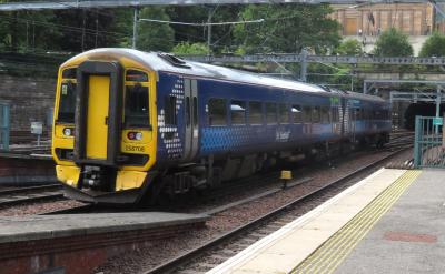 158708 at Edinburgh Waverley. &copy; Geoff