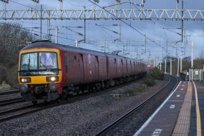 325004 at Tamworth. &copy; South Coast Trainspotter