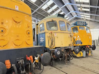 33111 at Barrow Hill. &copy; Luivery