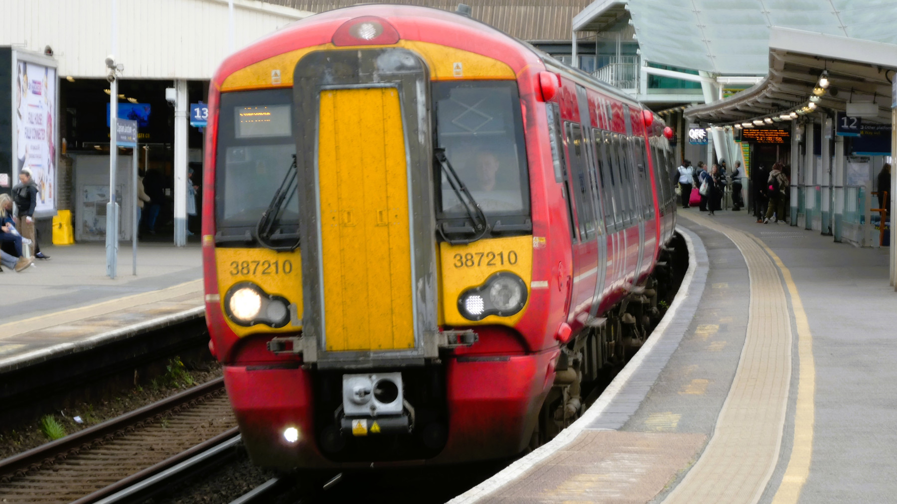 Photo of 387210 at Clapham Junction — trainlogger