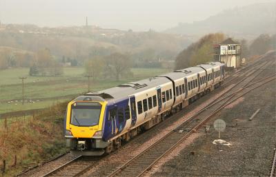 195101 at New Mills South Junction. &copy; stevexos