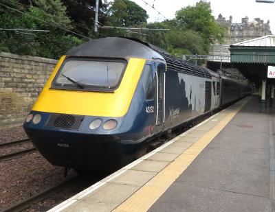 43132 at Edinburgh Waverley. &copy; Geoff
