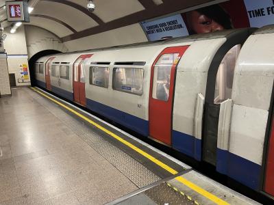 LU167 at Earl's Court (LU). &copy; Pistolpete008