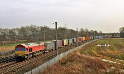 66185 at Winwick. &copy; stevexos