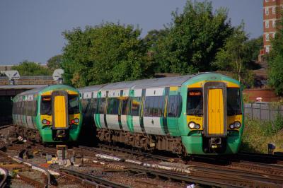 377446,377464 at East Croydon. &copy; Shotts