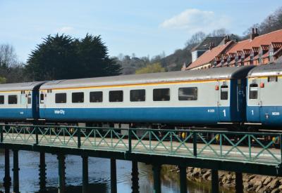 3325 coach at Ruswarp. &copy; AJax