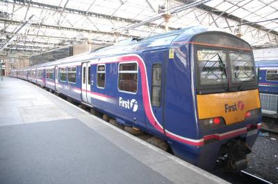 322481 at Edinburgh Waverley. &copy; Byron5574